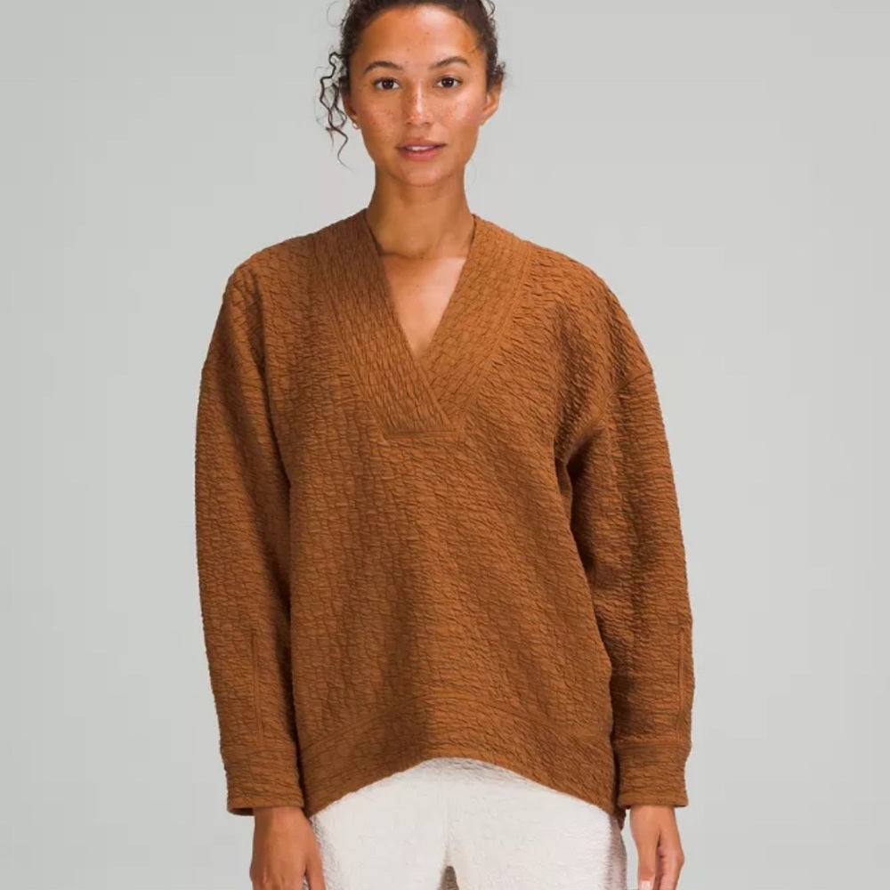 Lululemon women’s rippled v-neck pullover size 8 NWT